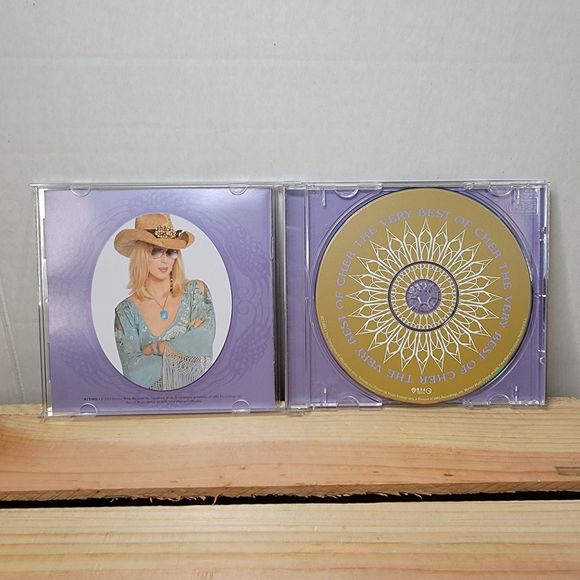 CD Cher The Very Best Of w/ slip cover - Picture 2 of 4